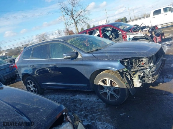 2015 Volvo XC60 T6 Platinum with VIN YV4902RM1F2648904, listed as a IAAI auction lot 40987622 with 80,745 mi miles. Bid and sale history available at carsss.com. Image 14.