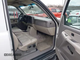 2002 Chevrolet Suburban Z71 with VIN 3GNFK16Z42G138355, listed as a IAAI auction lot 41691463 with 207,255 mi miles. Bid and sale history available at carsss.com. Image 5.