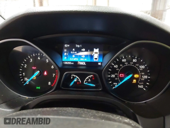 2014 Ford Focus SE z VIN 1FADP3K26EL248634, wystawiony jako IAAI lot #42379553 z przebiegiem 136 265 mil mil oraz . Historia ofert i sprzedaży dostępna na DreamBid. Obrazek 7.