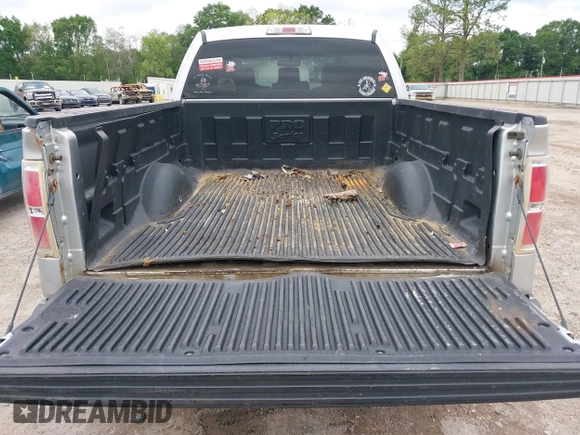 2013 Ford F-150 XL z VIN 1FTFX1EFXDFA24964, wystawiony jako IAAI lot #40585632 z przebiegiem Nie podano mil oraz . Historia ofert i sprzedaży dostępna na DreamBid. Obrazek 8.