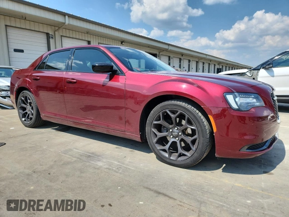 2019 Chrysler 300 Touring with VIN 2C3CCAAG1KH613575, listed as a Copart auction lot 59564495 with 85,680 mi miles and Salvage title. Bid and sale history available at DreamBid. Image 4.
