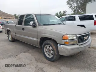 2001 GMC Sierra 1500 SLE z VIN 2GTEC19V711120871, wystawiony jako IAAI lot #42093793 z przebiegiem 271 247 mil mil oraz . Historia ofert i sprzedaży dostępna na DreamBid. Obrazek 1.