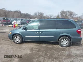 2005 Chrysler Town & Country Touring with VIN 2C4GP54LX5R202644, listed as a IAAI auction lot 41864996 with 161,645 mi miles. Bid and sale history available at carsss.com. Image 14.