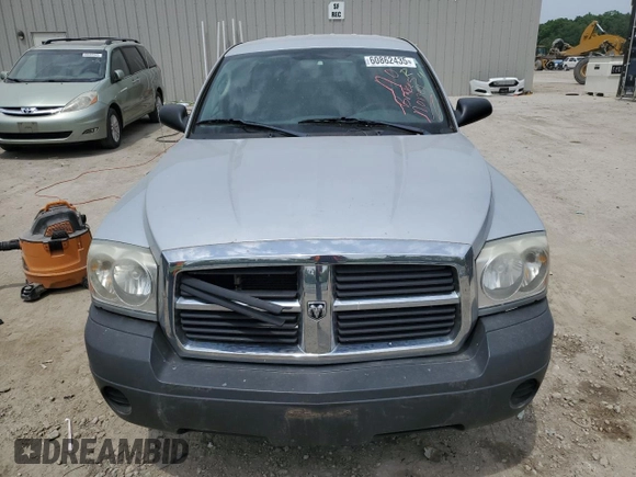 2006 Dodge Dakota ST z VIN 1D7HE22K56S580539, wystawiony jako Copart lot #60862435 z przebiegiem 159 804 mil mil oraz Czysty tytuł • Clean title. Historia ofert i sprzedaży dostępna na DreamBid. Obrazek 5.