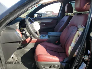 2025 Mazda CX-70 S Premium z VIN JM3KJDHC1S1103394, wystawiony jako Copart lot #75949104 z przebiegiem 7579 mil mil oraz Szkody całkowita. Historia ofert i sprzedaży dostępna na DreamBid. Obrazek 7.