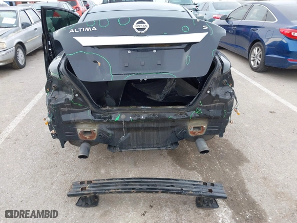 2015 Nissan Altima 2.5 with VIN 1N4AL3AP7FN324010, listed as a IAAI auction lot 41543122 with 137,178 mi miles. Bid and sale history available at carsss.com. Image 6.