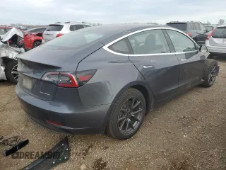 2018 Tesla Model 3 Long Range Battery z VIN 5YJ3E1EB3JF103804, wystawiony jako Copart lot #83752134 z przebiegiem 128 507 mil mil oraz Szkoda całkowita • Salvage title. Historia ofert i sprzedaży dostępna na DreamBid. Obrazek 3.
