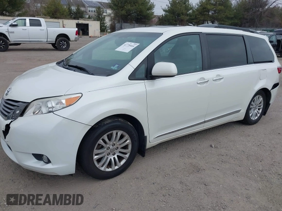 2017 Toyota Sienna XLE Auto Access Seat with VIN 5TDYZ3DC2HS796659, listed as a IAAI auction lot 41770444 with 129,628 mi miles. Bid and sale history available at carsss.com. Image 2.