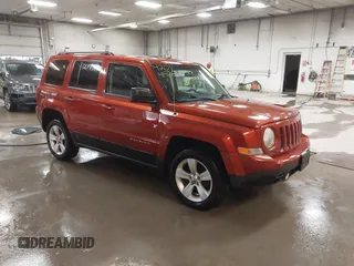 2012 Jeep Patriot Latitude z VIN 1C4NJRFB8CD578232, wystawiony jako IAAI lot #42014686 z przebiegiem 111 712 mil mil oraz . Historia ofert i sprzedaży dostępna na DreamBid. Obrazek 1.
