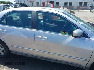 2005 Honda Accord LX z VIN 1HGCM56465A123734, wystawiony jako IAAI lot #42331722 z przebiegiem 131 881 mil mil oraz . Historia ofert i sprzedaży dostępna na DreamBid. Obrazek 14.