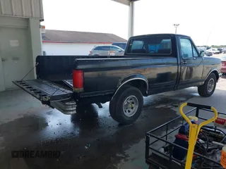 1990 Ford F-150 with VIN 1FTDF15N1LNA45594, listed as a IAAI auction lot 42786932 with 1,439 mi miles and . Bid and sale history available at DreamBid. Image 4.