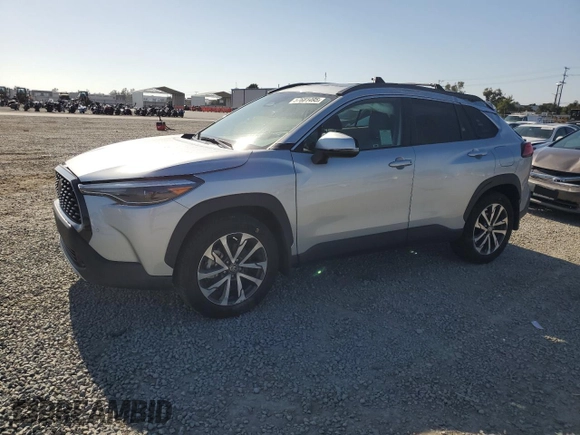 2024 Toyota Corolla Cross XLE z VIN 7MUDAABG9RV101729, wystawiony jako Copart lot #57681495 z przebiegiem 5 870 mil mil oraz Szkoda całkowita • Salvage title. Historia ofert i sprzedaży dostępna na DreamBid. Obrazek 1.