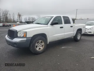 2005 Dodge Dakota SLT z VIN 1D7HW48K75S137100, wystawiony jako Copart lot #84155544 z przebiegiem 90 824 mil mil oraz Czysty tytuł • Clean title. Historia ofert i sprzedaży dostępna na DreamBid. Obrazek 1.