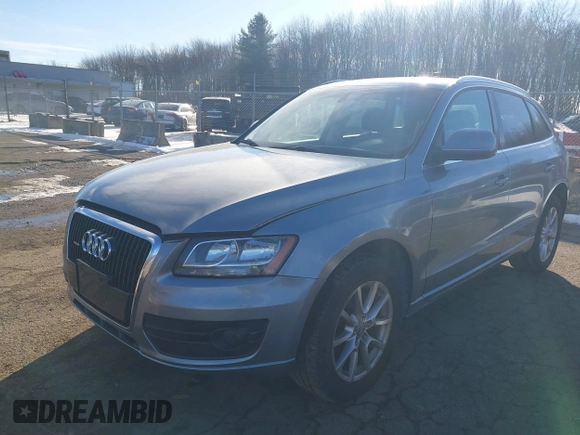 2010 Audi Q5 Premium z VIN WA1CKAFP0AA044460, wystawiony jako IAAI lot #41455928 z przebiegiem 227 462 mil mil oraz . Historia ofert i sprzedaży dostępna na DreamBid. Obrazek 2.