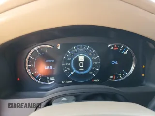 2018 Cadillac Escalade Platinum z VIN 1GYS4DKJ4JR376654, wystawiony jako Copart lot #57329564 z przebiegiem 38 172 mil mil oraz Szkoda całkowita • Salvage title. Historia ofert i sprzedaży dostępna na DreamBid. Obrazek 9.
