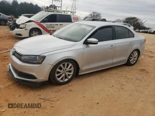 2014 Volkswagen Jetta SE z VIN 3VWD07AJ8EM238827, wystawiony jako Copart lot #43576355 z przebiegiem 87 159 mil mil oraz Szkoda całkowita • Salvage title. Historia ofert i sprzedaży dostępna na DreamBid. Obrazek 1.