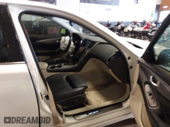 2014 Infiniti Q50 Premium z VIN JN1BV7AP0EM679026, wystawiony jako IAAI lot #42225108 z przebiegiem 96 656 mil mil oraz . Historia ofert i sprzedaży dostępna na DreamBid. Obrazek 5.
