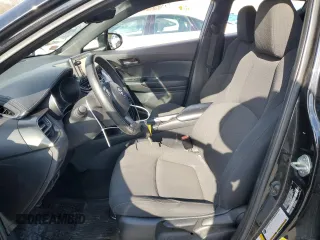 2018 Toyota C-HR XLE z VIN NMTKHMBX5JR016663, wystawiony jako Copart lot #52088425 z przebiegiem 106 566 mil mil oraz Szkody całkowita. Historia ofert i sprzedaży dostępna na DreamBid. Obrazek 7.