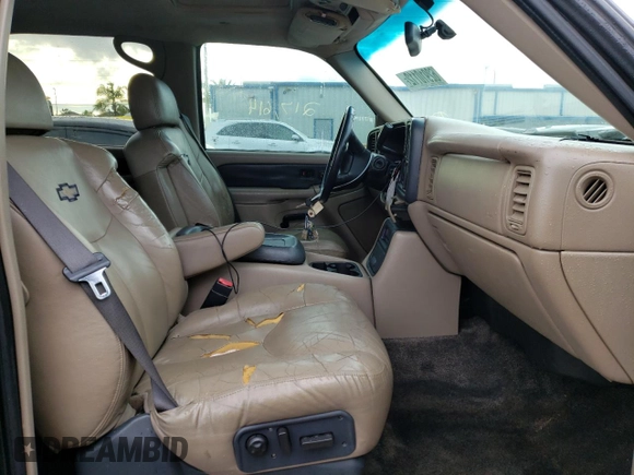 2002 Chevrolet Avalanche with VIN 3GNEC13TX2G104249, listed as a Copart auction lot 62910112 with 217,614 mi miles and Salvage title. Bid and sale history available at DreamBid. Image 5.