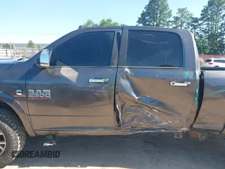 2015 Ram 2500 Laramie z VIN 3C6UR5FL6FG708769, wystawiony jako IAAI lot #42299173 z przebiegiem 101 660 mil mil oraz . Historia ofert i sprzedaży dostępna na DreamBid. Obrazek 14.