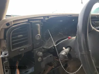 2002 Chevrolet Tahoe LS z VIN 1GNEC13Z92R175303, wystawiony jako Copart lot #54008725 z przebiegiem Nie podano mil oraz Szkoda całkowita • Salvage title. Historia ofert i sprzedaży dostępna na DreamBid. Obrazek 9.