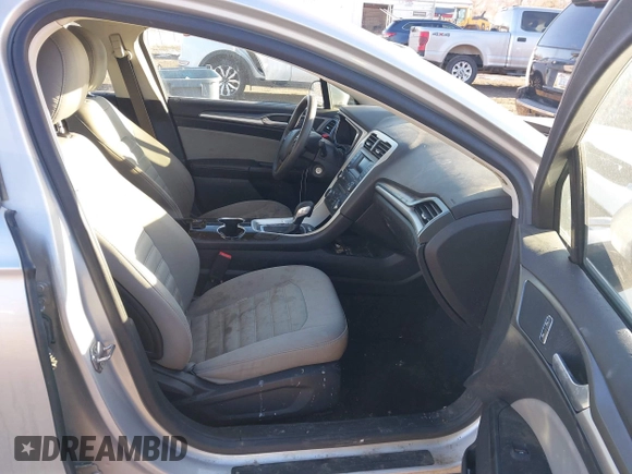 2015 Ford Fusion S Hybrid with VIN 3FA6P0UU7FR307568, listed as a IAAI auction lot 41421139 with 152,186 mi miles. Bid and sale history available at carsss.com. Image 5.