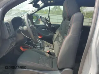 2022 Nissan Frontier Pro-4X z VIN 1N6ED1EK2NN694482, wystawiony jako Copart lot #51804515 z przebiegiem 32 288 mil mil oraz Szkody całkowita. Historia ofert i sprzedaży dostępna na DreamBid. Obrazek 7.