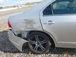 2011 Ford Fusion SEL with VIN 3FAHP0CG5BR335674, listed as a IAAI auction lot 40636468 with 141,869 mi miles. Bid and sale history available at carsss.com. Image 6.