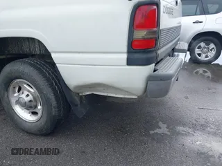 2000 Dodge 2500 z VIN 3B7KC23Z3YG106911, wystawiony jako IAAI lot #42250441 z przebiegiem 162 349 mil mil oraz . Historia ofert i sprzedaży dostępna na DreamBid. Obrazek 6.