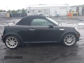 2013 MINI Roadster S z VIN WMWSY3C50DT566042, wystawiony jako IAAI lot #42264418 z przebiegiem 84 762 mil mil oraz . Historia ofert i sprzedaży dostępna na DreamBid. Obrazek 13.