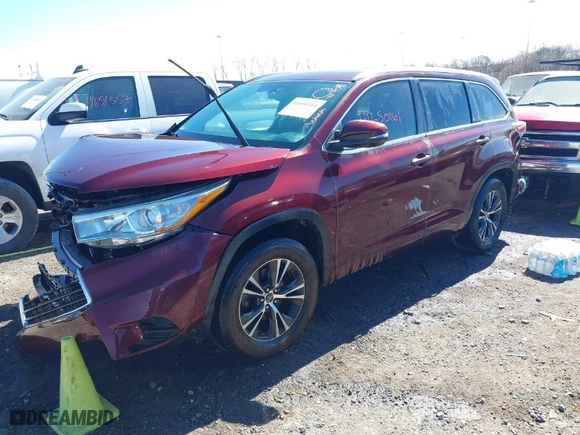 2016 Toyota Highlander XLE with VIN 5TDKKRFHXGS176307, listed as a IAAI auction lot 41650161 with 95016 miles. Bid and sale history available at carsss.com. Image 2.