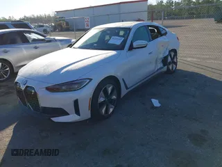 2024 BMW i4 eDrive35 z VIN WBY43AW04RFT05287, wystawiony jako IAAI lot #41427545 z przebiegiem 6 347 mil mil oraz . Historia ofert i sprzedaży dostępna na DreamBid. Obrazek 12.