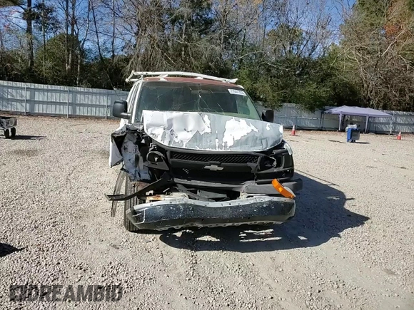 2003 Chevrolet Express Cargo z VIN 1GCFG15X531108386, wystawiony jako Copart lot #50409364 z przebiegiem Nie podano mil oraz Szkoda całkowita • Salvage title. Historia ofert i sprzedaży dostępna na DreamBid. Obrazek 11.