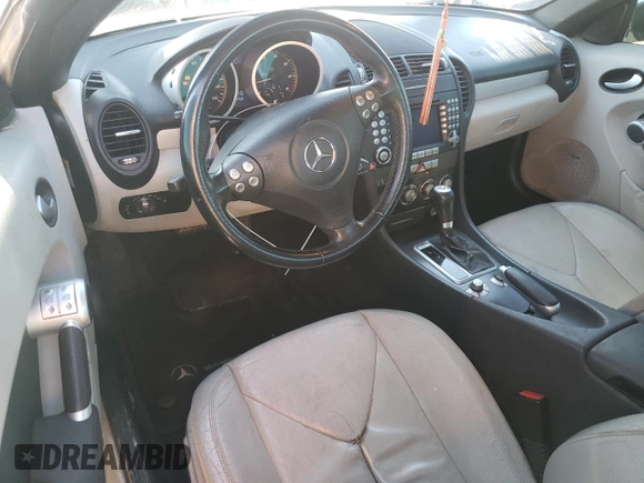 2007 Mercedes-Benz SLK 350 z VIN WDBWK56F97F142964, wystawiony jako Copart lot #81995134 z przebiegiem 98 475 mil mil oraz Szkoda całkowita • Salvage title. Historia ofert i sprzedaży dostępna na DreamBid. Obrazek 8.