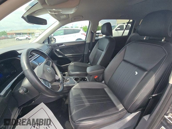 2024 Volkswagen Tiguan SE with VIN 3VV3B7AX6RM103866, listed as a IAAI auction lot 42751181 with 31,978 mi miles and . Bid and sale history available at DreamBid. Image 4.