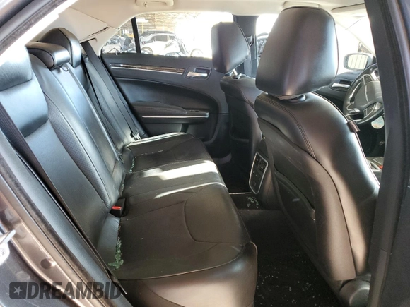 2016 Chrysler 300 C z VIN 2C3CCAEGXGH324731, wystawiony jako Copart lot #56999255 z przebiegiem 65 553 mil mil oraz Szkoda całkowita • Salvage title. Historia ofert i sprzedaży dostępna na DreamBid. Obrazek 10.