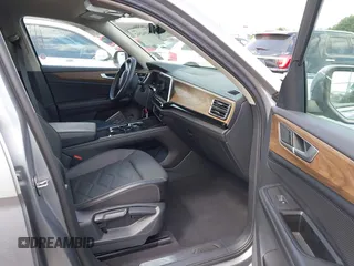 2024 Volkswagen Atlas SE z VIN 1V2WR2CA3RC567572, wystawiony jako IAAI lot #42042562 z przebiegiem 28 684 mil mil oraz . Historia ofert i sprzedaży dostępna na DreamBid. Obrazek 5.