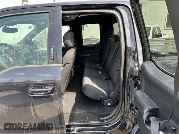 2020 Ford F-150 XL with VIN 1FTEX1EP6LFB57319, listed as a Copart auction lot 61725665 with 30,584 mi miles and Clean title. Bid and sale history available at DreamBid. Image 6.