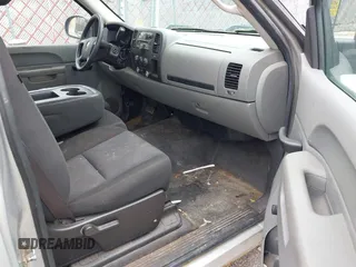 2010 GMC Sierra 1500 Work Truck z VIN 1GTPCTEX1AZ209435, wystawiony jako IAAI lot #42252554 z przebiegiem 172 989 mil mil oraz . Historia ofert i sprzedaży dostępna na DreamBid. Obrazek 5.