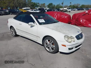 2006 Mercedes-Benz CLK 3.5L with VIN WDBTK56G86T061093, listed as a IAAI auction lot 41787149 with 152,406 mi miles. Bid and sale history available at carsss.com. Image 1.