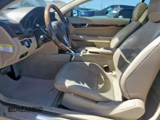 2013 Mercedes-Benz E 550 z VIN WDDKJ7DB2DF185221, wystawiony jako Copart lot #46953475 z przebiegiem 89 156 mil mil oraz Szkoda całkowita • Salvage title. Historia ofert i sprzedaży dostępna na DreamBid. Obrazek 7.