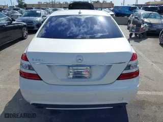 2009 Mercedes-Benz S-Class 5.5L V8 with VIN WDDNG71X09A272339, listed as a IAAI auction lot 41589581 with 130,972 mi miles. Bid and sale history available at carsss.com. Image 16.