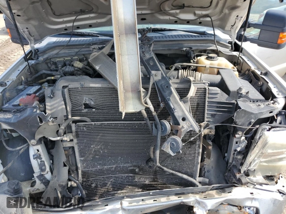 2010 Ford F-350 z VIN 1FTWW3A54AEA05825, wystawiony jako Copart lot #52912535 z przebiegiem 325 071 mil mil oraz Szkoda całkowita • Salvage title. Historia ofert i sprzedaży dostępna na DreamBid. Obrazek 11.