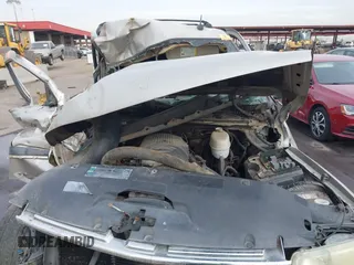 2004 Chevrolet Tahoe LT z VIN 1GNEC13ZX4R131734, wystawiony jako IAAI lot #40971315 z przebiegiem Nie podano mil oraz . Historia ofert i sprzedaży dostępna na DreamBid. Obrazek 10.