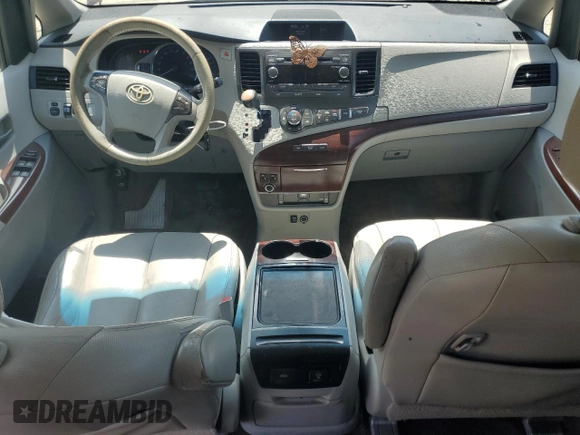 2012 Toyota Sienna XLE AAS z VIN 5TDYK3DC9CS243892, wystawiony jako Copart lot #61198555 z przebiegiem 129 061 mil mil oraz Nie do naprawy • Non repairable. Historia ofert i sprzedaży dostępna na DreamBid. Obrazek 8.