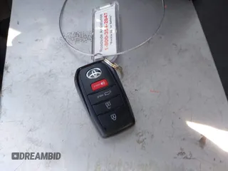 2025 Toyota Camry LE z VIN 4T1DAACK5SU071607, wystawiony jako IAAI lot #42377715 z przebiegiem Nie podano mil oraz . Historia ofert i sprzedaży dostępna na DreamBid. Obrazek 11.