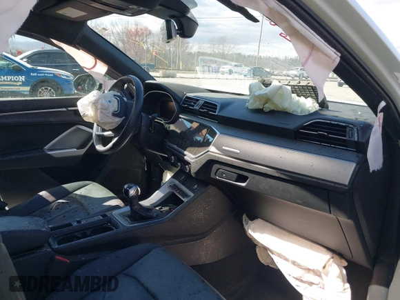 2024 Audi Q3 S line Premium z VIN WA1DECF3XR1108195, wystawiony jako IAAI lot #41833728 z przebiegiem Nie podano mil oraz . Historia ofert i sprzedaży dostępna na DreamBid. Obrazek 5.