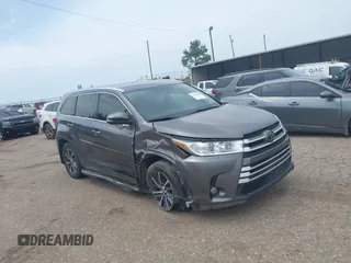 2017 Toyota Highlander XLE with VIN 5TDKZRFH1HS522807, listed as a IAAI auction lot 42253646 with 130,991 mi miles and . Bid and sale history available at DreamBid. Image 1.