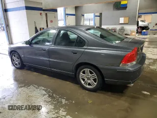 2005 Volvo S60 with VIN YV1RS592052470960, listed as a Copart auction lot 44821355 with 165,802 mi miles and Salvage Title. Bid and sale history available at carsss.com. Image 2.