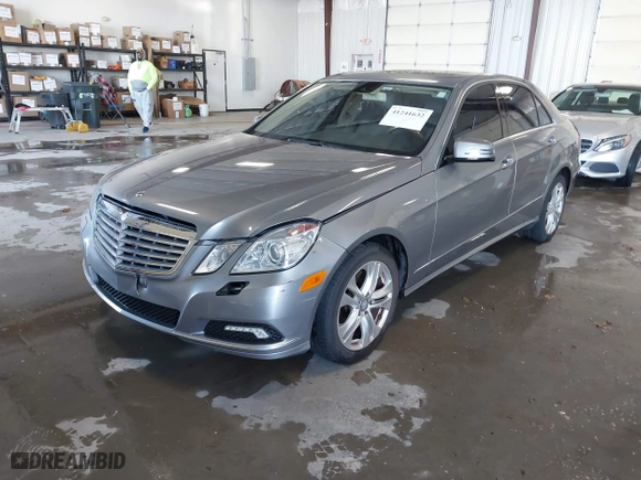 2010 Mercedes-Benz E-Class E 350 Luxury with VIN WDDHF8HB8AA173689, listed as a IAAI auction lot 41241632 with 145,778 mi miles. Bid and sale history available at carsss.com. Image 17.
